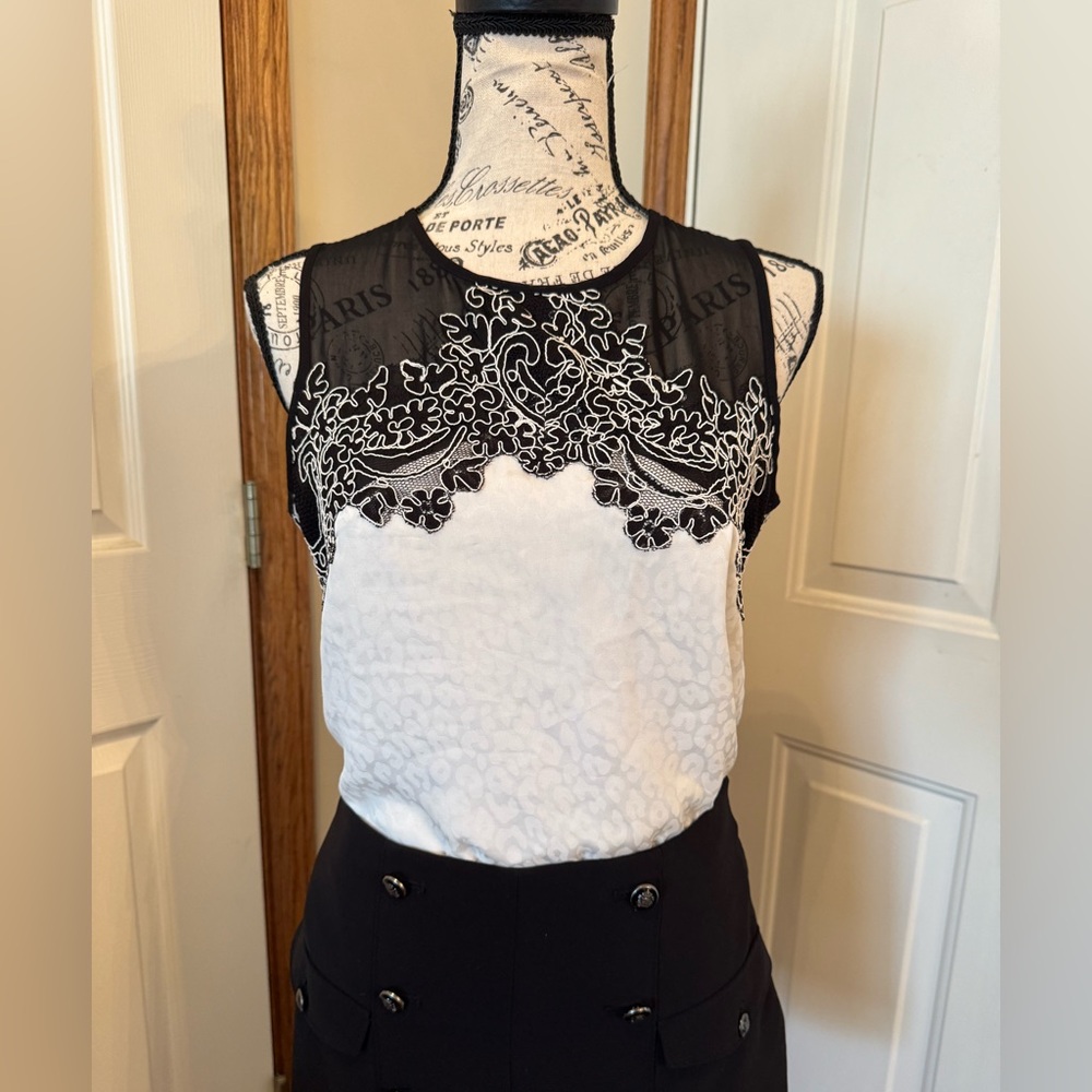 WHITE HOUSE BLACK MARKET LACE CONTRAST SATIN SHELL TOP,  size 2